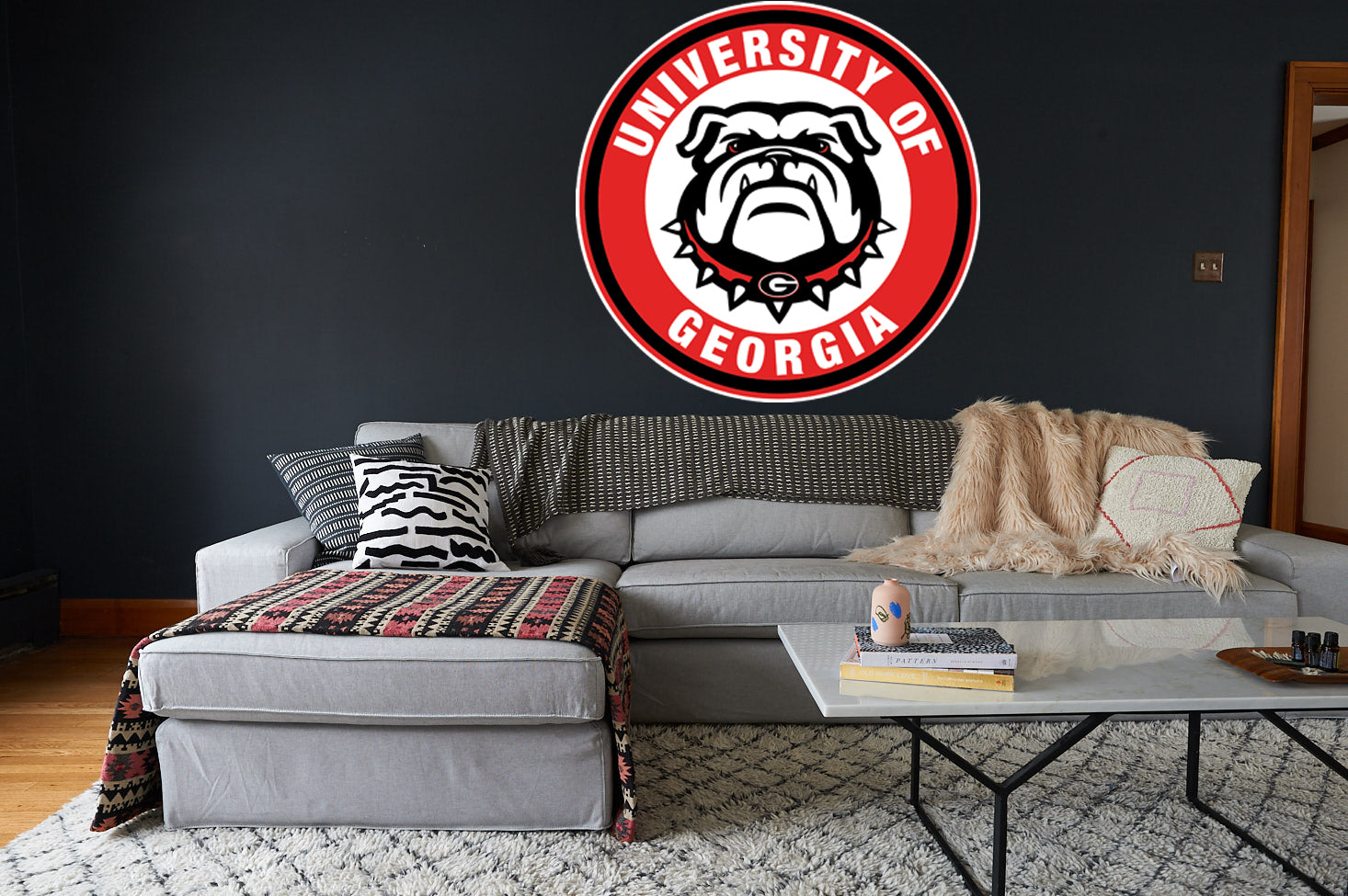 Georgia Bulldogs Circle Logo Sticker / Vinyl Decal 10 sizes
